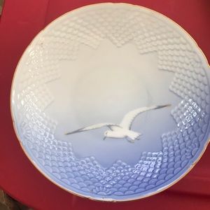 B&G Bing Grondahl Denmark - Seagull - Footed Bowl. 
Gold rim